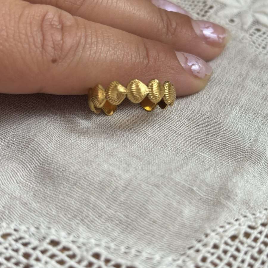 Shop All 323 Gold Shell Ring